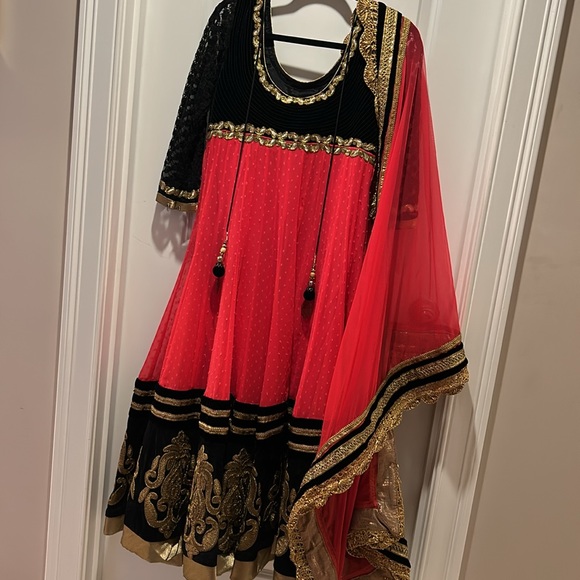 Black and hot pink  Anarkali with dupatta. - Picture 5 of 8
